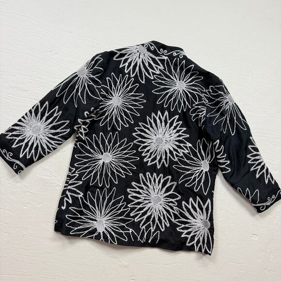 Vintage Chico’s Black White Embroidered Silk Jacket Top, Size 1 (M) - Picture 5 of 6